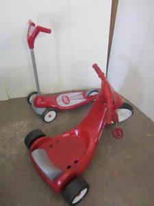 lot 82 image: Radio Flyer Scooter & 3-Wheeler