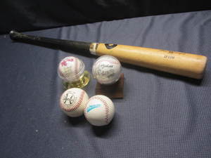 lot 86 image: MN Twins Baseball, Bat