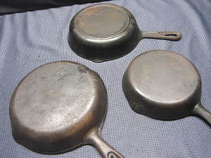 lot 89 image: Cast Fry Pans