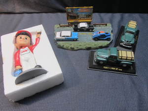lot 129 image: Sign, F-1 Trucks, Bobble Head