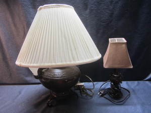 lot 288 image: Oriental Lamp