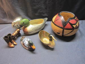 lot 171 image: Ducks, Souvenirs, Bank