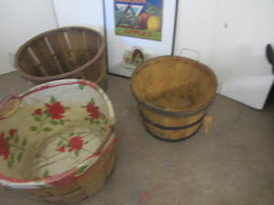 lot 173 image: Fruit Baskets & Labels
