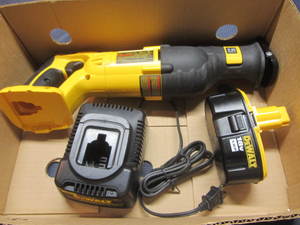 lot 179 image: DeWalt 18V Saw