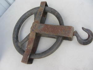 lot 302 image: Antique Well Pulley