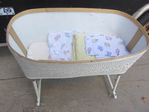 lot 307 image: Antique Bassinet