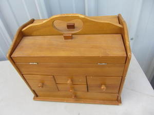lot 306 image: Sewing Caddy