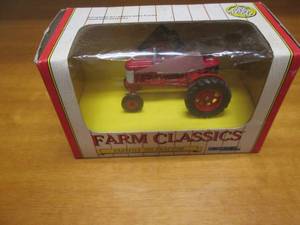 Ertl Farmall 350 Tractor Farm Class...