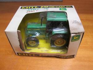 Ertl John Deere 3140 Tractor 1-32 S...