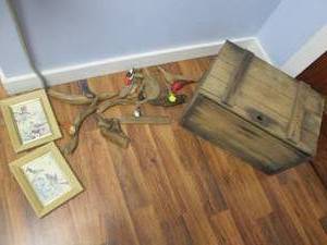 Wood Crate With Bird Dcor & Bird ...
