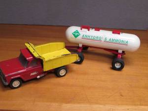 Tonka Metal Jeep & Tanker Farm Impl...