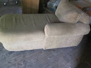 Lounger 62 X 34 X 31 Beige Few Rips Would Look nice with cover