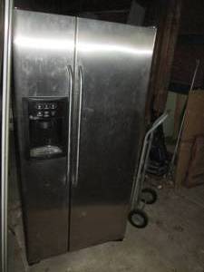 Refrigerator Seller had Issues With Frost In Freezer See Photos Shelf Has Left Holes In Fridge