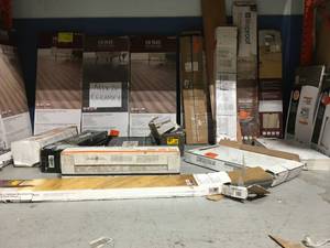 MIXED PALLET WITH ASSORTED FLOORING CUSTOMER RETURNS SEE PICS