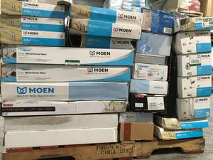 PALLET WITH MOEN FAUCETS FOR PARTS CUSTOMER RETURNS SEE PICS