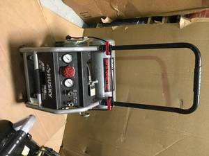 HUSKY 8 & 4.5 GALLON AIR COMPRESSORS CUSTOMER RETURNS SEE PICS