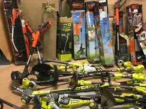 RYOBI & BLACK DECKER ELECTRIC TRIMMERS NO BATTERYS OR CHARGERS INCLUDED CUSTOMER RETURNS SEE PICS