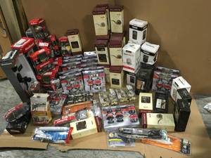 LOT WITH ASSORTED KWIKSET BALDWIN  DEFIANT DOOR SETS KNOBS & HANDLES CUSTOMER RETURNS SEE PICS