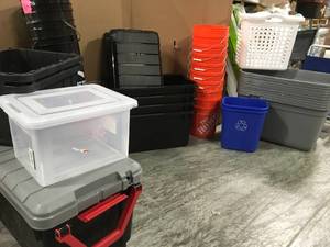 PALLET WITH PLASTIC STORAGE BINS AND BUCKETS COVERS NOT INCLUDED CUSTOMER RETURNS SEE PICS