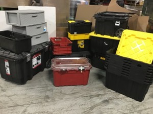lot 21 image: PALLET WITH HUSKY AND OTHER PLASTIC BINS COVERS NOT INCLUDED CUSTOMER RETURNS SEE PICS