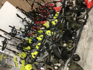lot 30 image: RYOBI AND HOMELITE CURVED & STRAIGHT SHAFT TRIMMERS CUSTOMER RETURNS SEE PICS