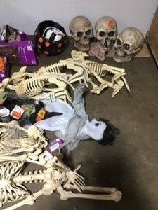 lot 46 image: Pallet with assorted Halloween Decor Items- various models and conditions review Pictures