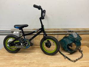lot 8 image: Childrens Bike  Swing