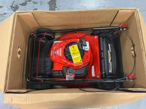 lot 17 image: TROY-BILT 21 in. 140 cc 550e Series Briggs & Stratton Gas Walk Behind Self Propelled Lawn Mower w 2-in-1 TriAction Cutting System
