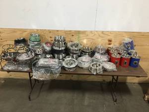 lot 12 image: Dog dish lot