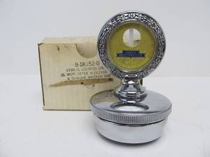 lot 34 image: NOS Vintage BOYCE MOTOMETER Radiator Cap Hood Ornament