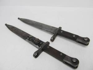 lot 35 image: Pair of Old Vintage Military Bayonets wScabbards
