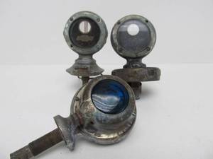 lot 44 image: Original 1920s Boyce Motometer & Essandee Glo-Lite Radiator Caps