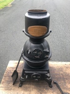 lot 151 image: Fantastic Antique Cast Iron Railroad Caboose Stove