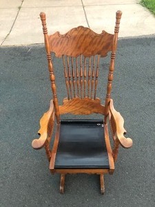 lot 158 image: Very Nice Antique Tiger Maple Glider Rocker Chair