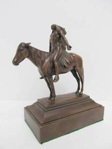 lot 60 image: Small Vintage Solid Bronze Native American Sculpture