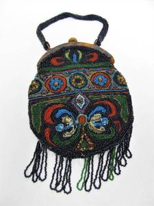 lot 73 image: Beautiful Large Antique Beaded Purse wBakelite Closure
