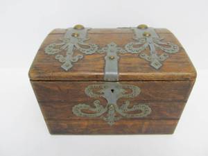 lot 89 image: Antique Oak Civil War Era Storage Box
