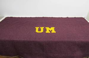 lot 95 image: Vintage 1940s Era University of Minnesota Wool Stadium Blanket
