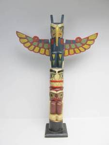 lot 99 image: Large Vintage Hand Carved & Painted Native American Totem 