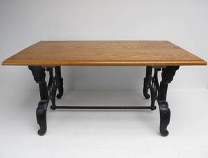 lot 102 image: Nice Antique Cast Iron Sewing Machine Base Coffee Table with Solid Oak Top