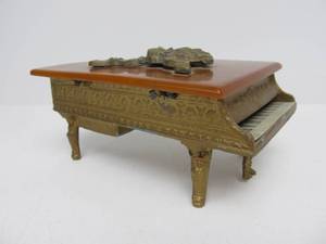 lot 105 image: Antique Gilt Metal & Bakelite Grand Piano Music Box 