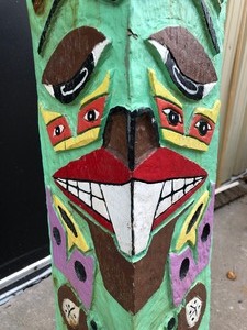 lot 187 image: HUGE Vintage Hand Carved & Painted Native American Wooden Totem Pole