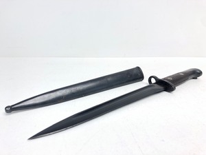 lot 202 image: WW2 era Russian Bayonet wScabbard