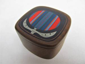 lot 132 image: Signed Vintage 1978 ROBERT McKEOWN Inlaid Wood Trinket Box