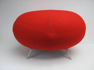 lot 215 image: Quality Large Stuffed Cocktail Pebble Ottoman Chair by Allermuir