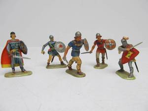 lot 134 image: Group of Vintage ELASTOLIN Toy Soldiers