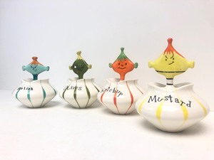 lot 8 image: Set of 4 Mid Century 1950s HOLT HOWARD Condiment Jars