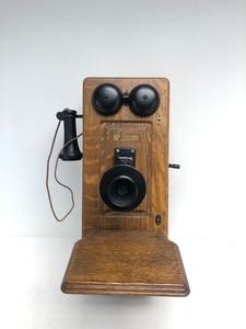 lot 267 image: Nice Antique WESTERN ELECTRIC Hand Crank Oak Wall Telephone