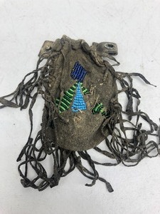 lot 273 image: Early Antique Native American Beaded Leather Pouch