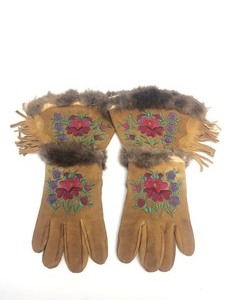 lot 279 image: Vintage 1930s Era Native American Beaded Leather Gauntlets